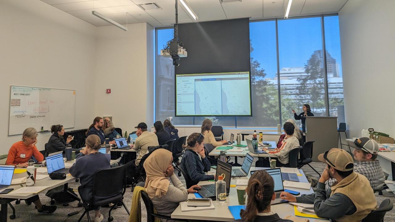 EPM alumna, Jess DellaRossa, facilitating a workshop as part of her job with the USDA California Climate Hub.