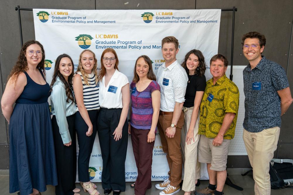 Photo of the ODFW student team and clients.